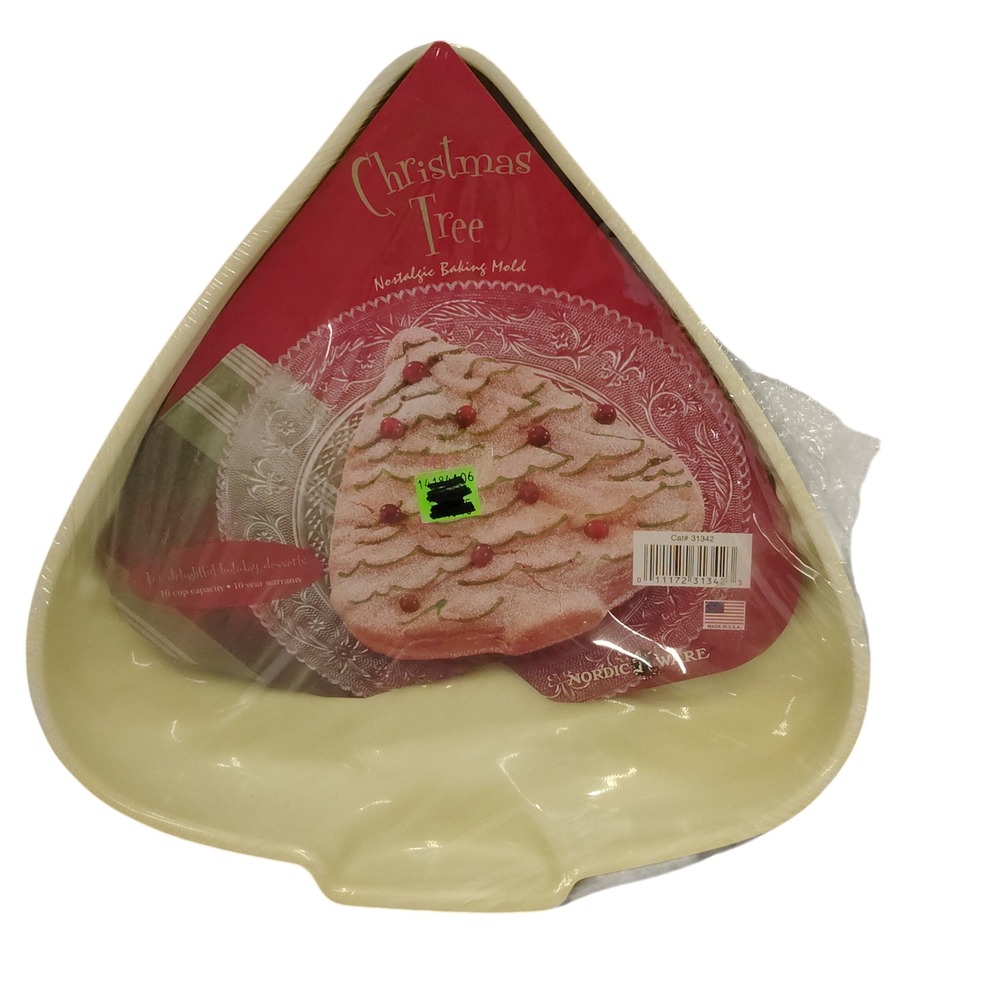 Nordic Ware Christmas Tree Nostalgic Baking Mold Cake Pan Green 10 Cup 31342 USA